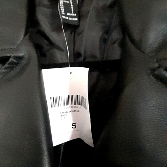 NWT Womens F21 biker style Jacket in Size:Small - Picture 3 of 3